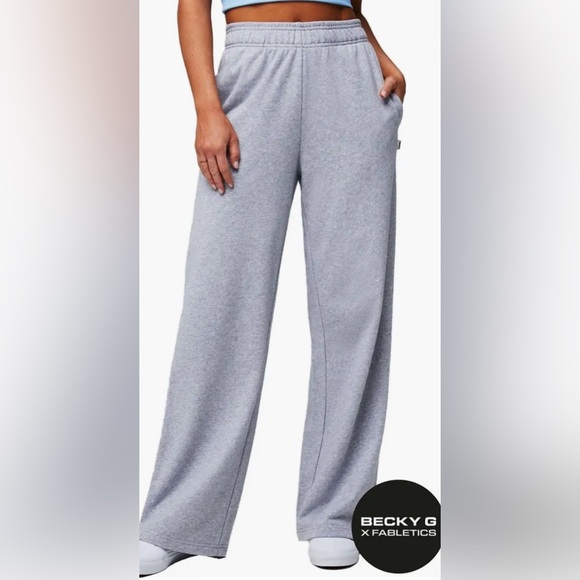 Fabletics Women's Year Round Terry Wide Leg Sweatpant Heather Grey Short M - Picture 3 of 5